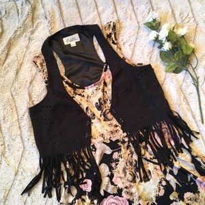 Fringed vest ✌️